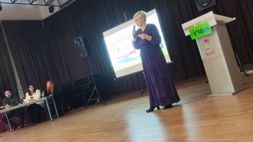 Live Streaming σεμιναρίου εκδήλωσης των φροντιστηρίων Εν Τάξη για γονείς και μαθητές