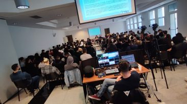 Live Straming της εκδήλωσης «Γράφω 100» των φροντιστηρίων «Εν τάξη»