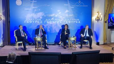 Live Streaming Dialogue Bridges