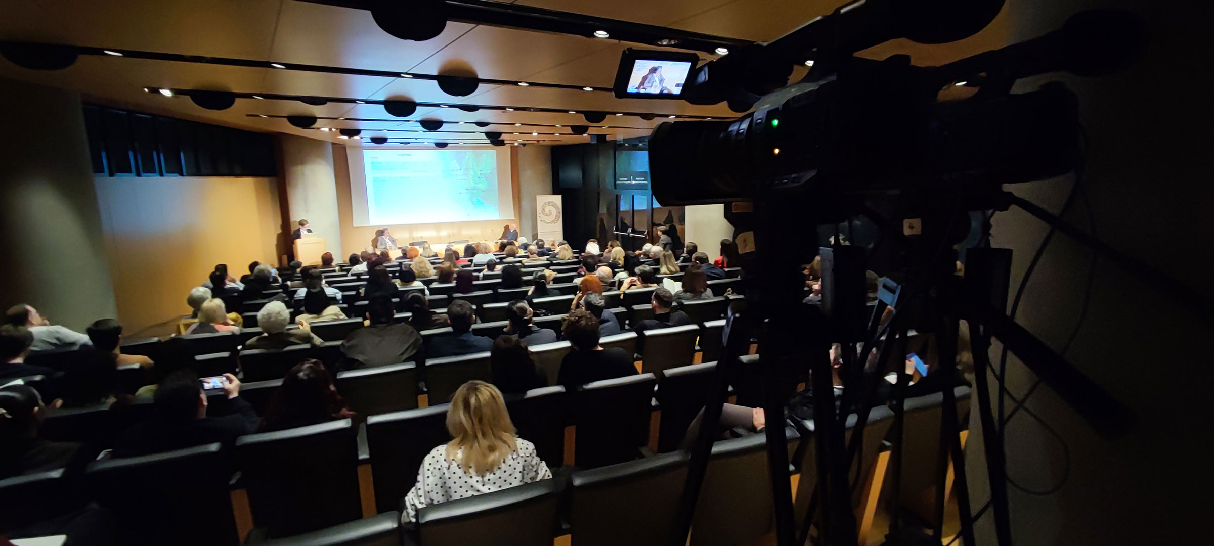 Videoskopisi tou epistimonikou sinedriou prosfates archaiologikes erevnes stin ellada