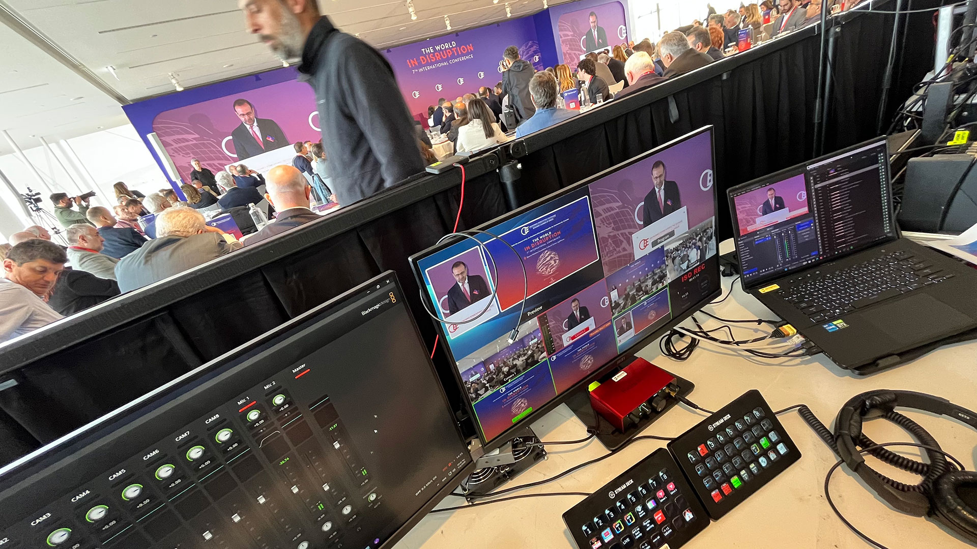 Live Streaming tou The World in Disruption apo ton OEE