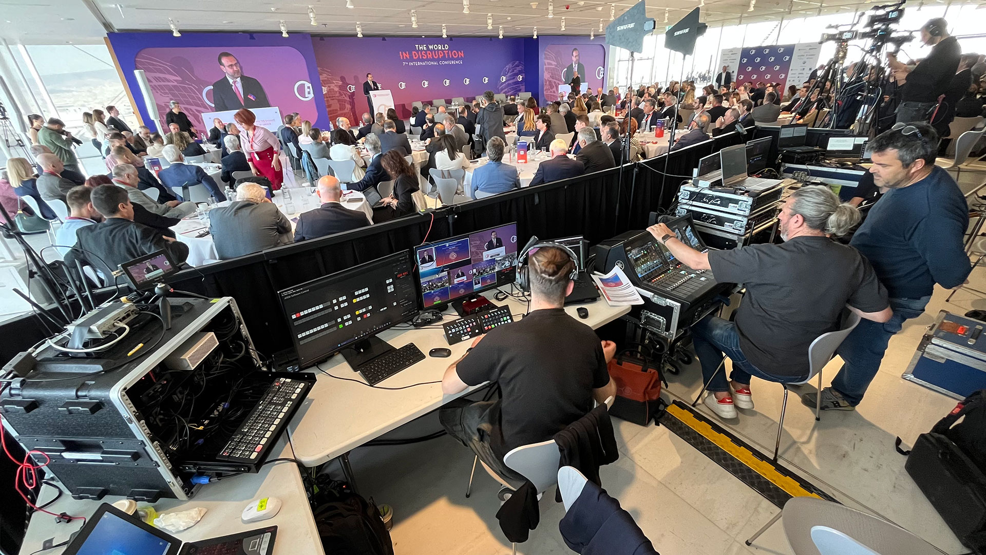 Live Streaming tou The World in Disruption apo ton OEE