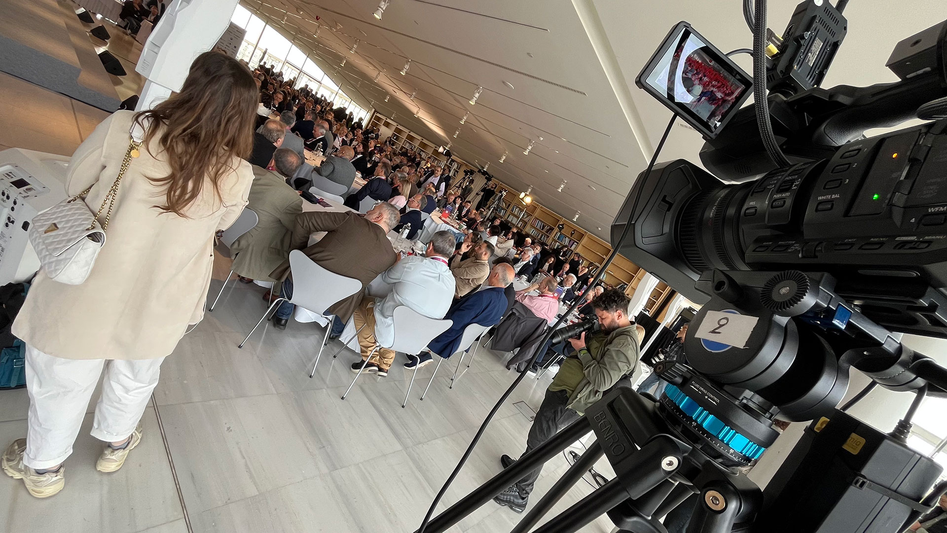 Live Streaming tou The World in Disruption apo ton OEE
